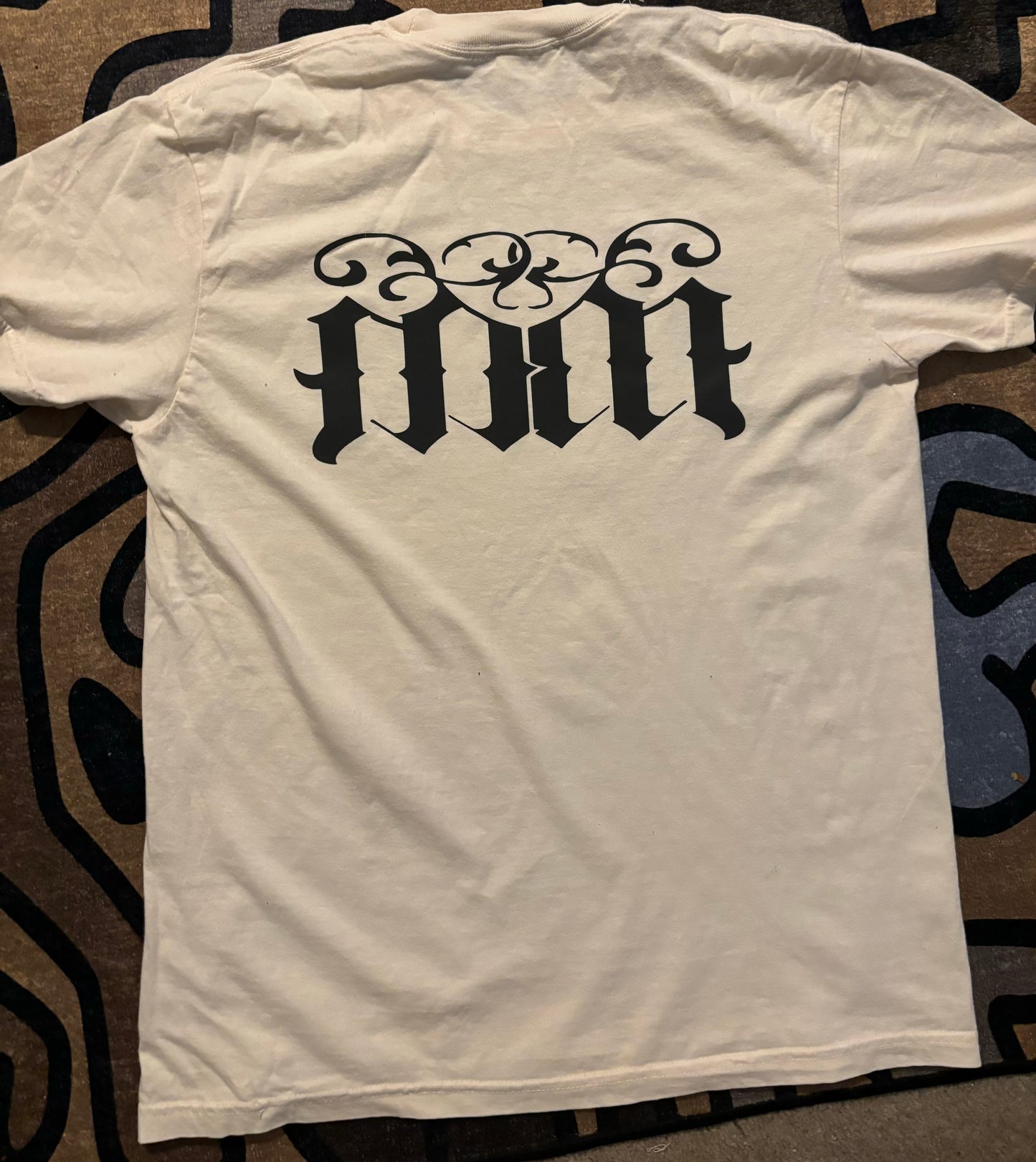 Maginify 1 tee