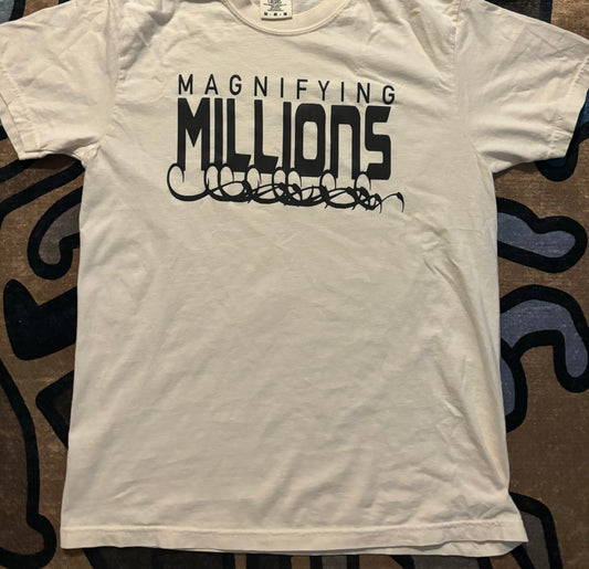 Maginify 1 tee